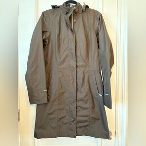 Eddie Bauer Women’s Raincoat size Medium Tall